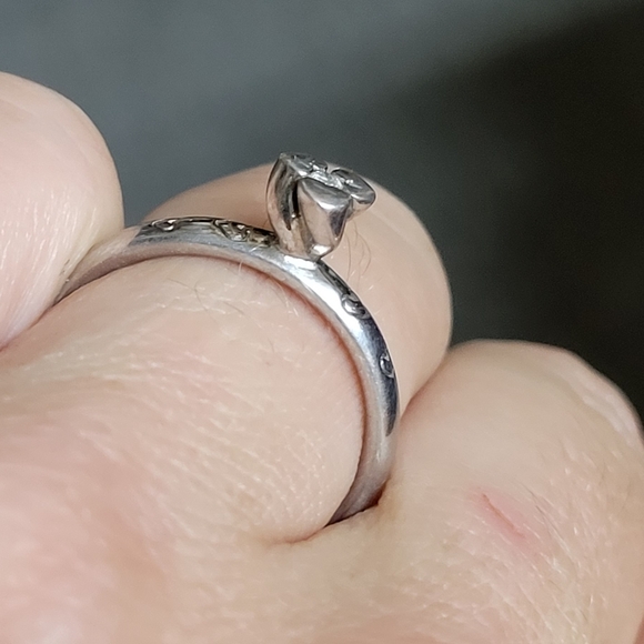 925 Silver Flower Ring - Picture 4 of 6